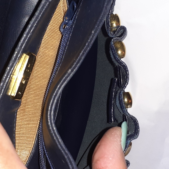 Givenchy authentic leather crossbody bag. - Picture 9 of 16